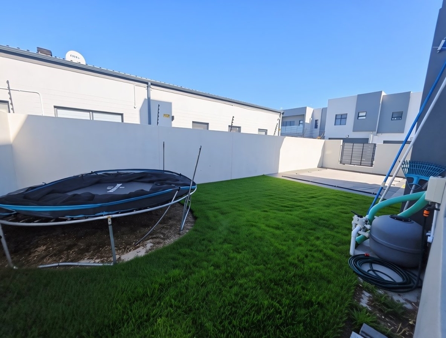 To Let 4 Bedroom Property for Rent in Sandown Western Cape